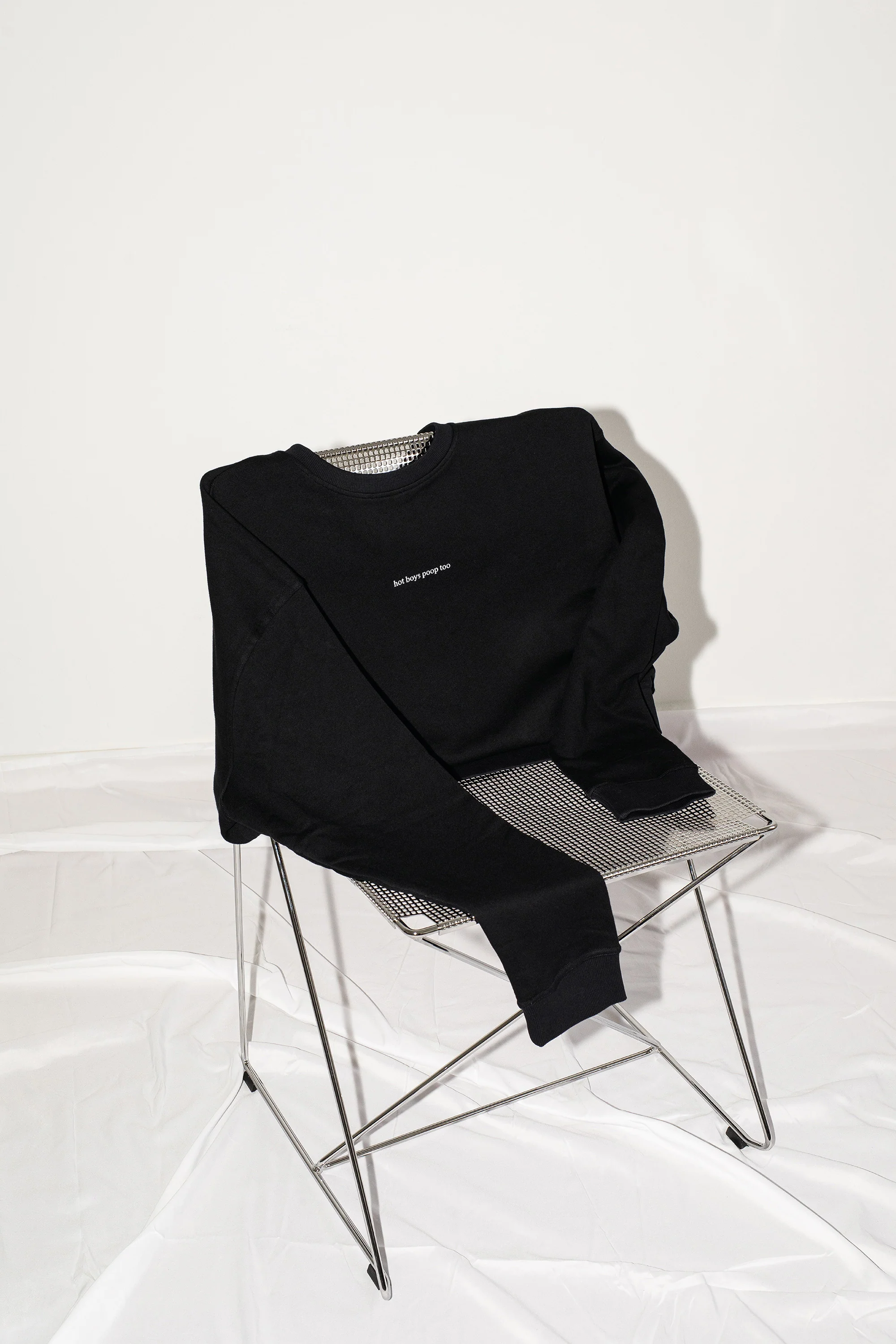 Sweatshirt "Hot boys poop too" - Image 3